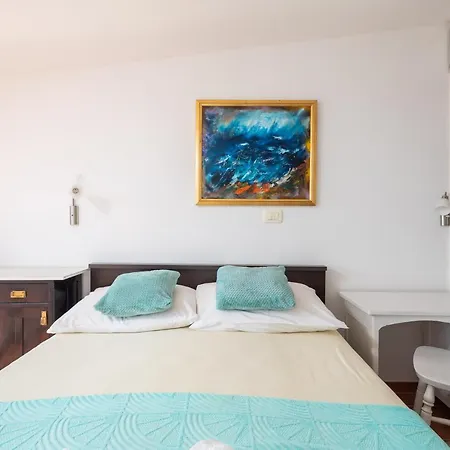 Mirabilis - Private House
